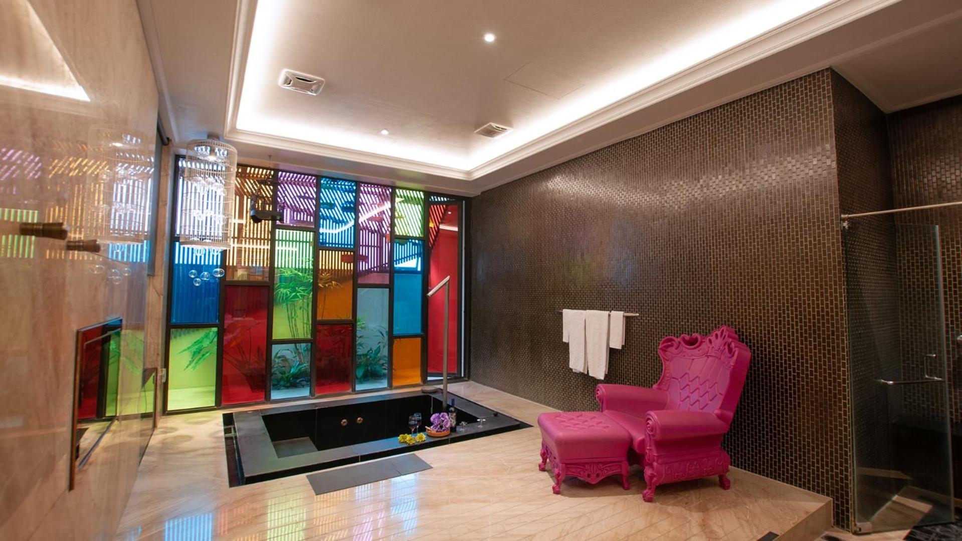 Mulan Motel Taichung Bagian luar foto