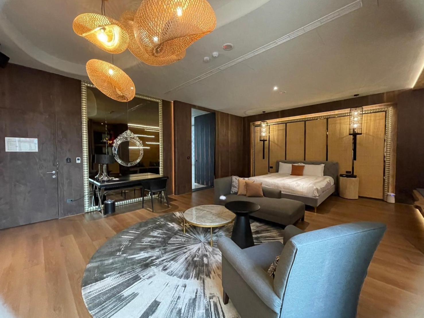 Mulan Motel Taichung Bagian luar foto