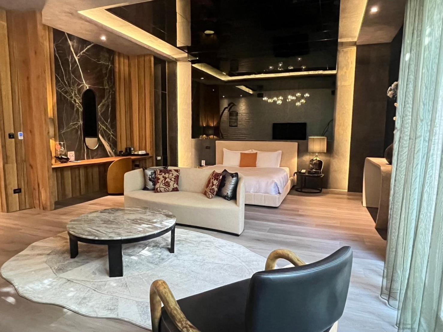 Mulan Motel Taichung Bagian luar foto