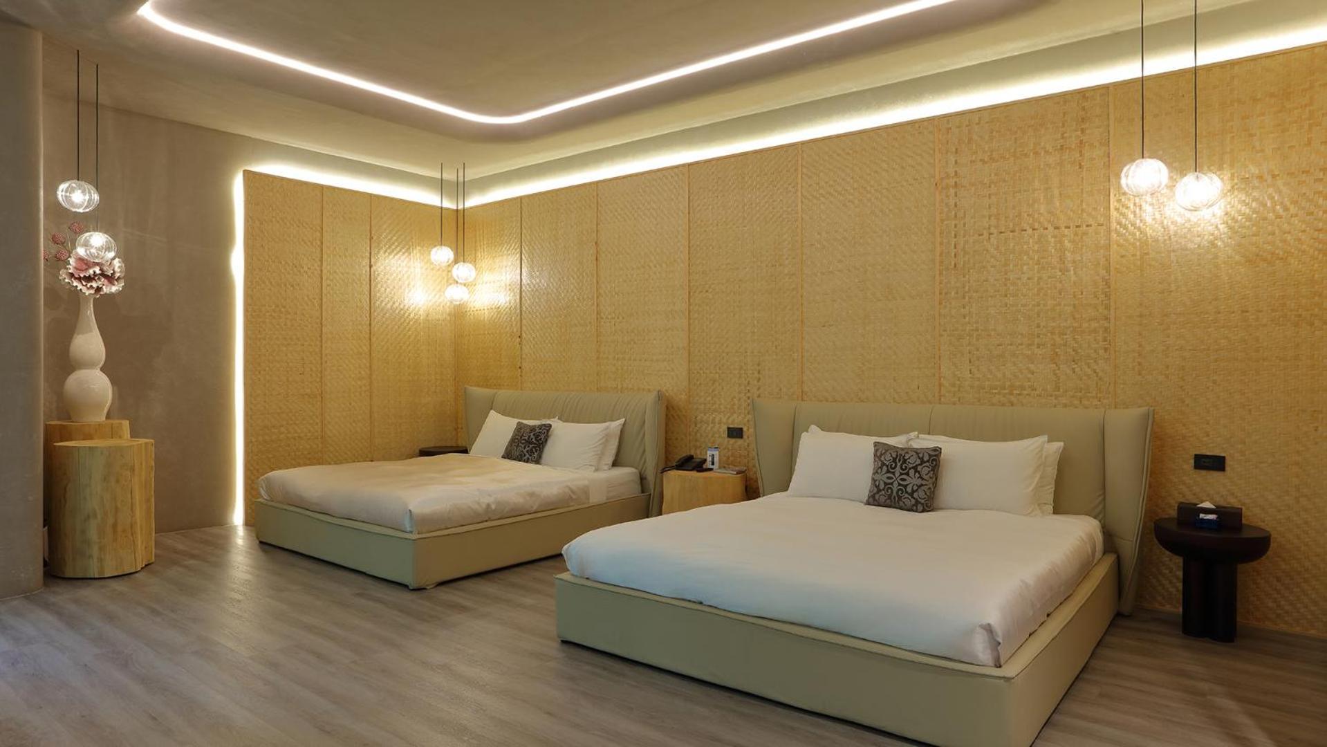 Mulan Motel Taichung Bagian luar foto