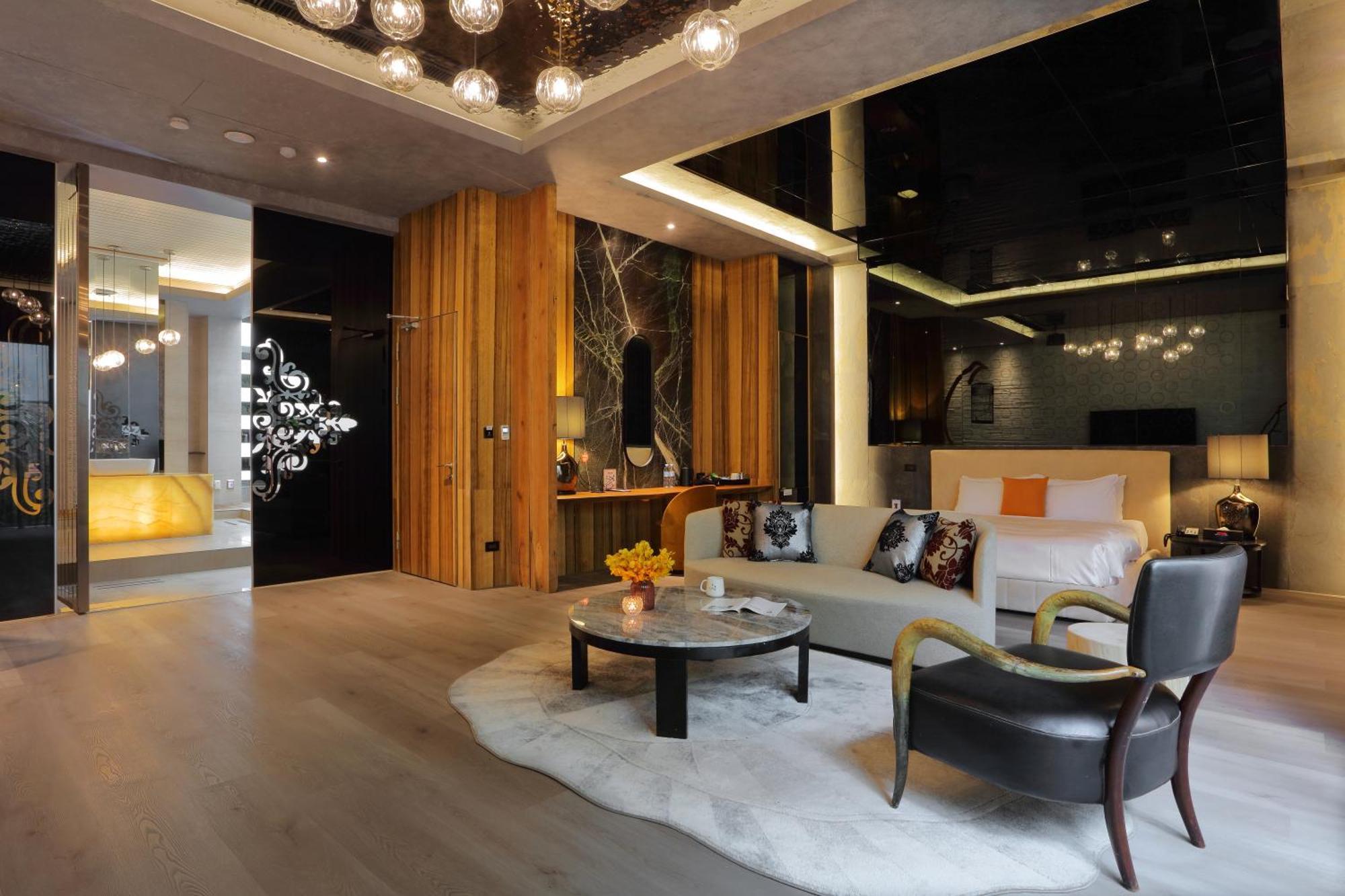 Mulan Motel Taichung Bagian luar foto