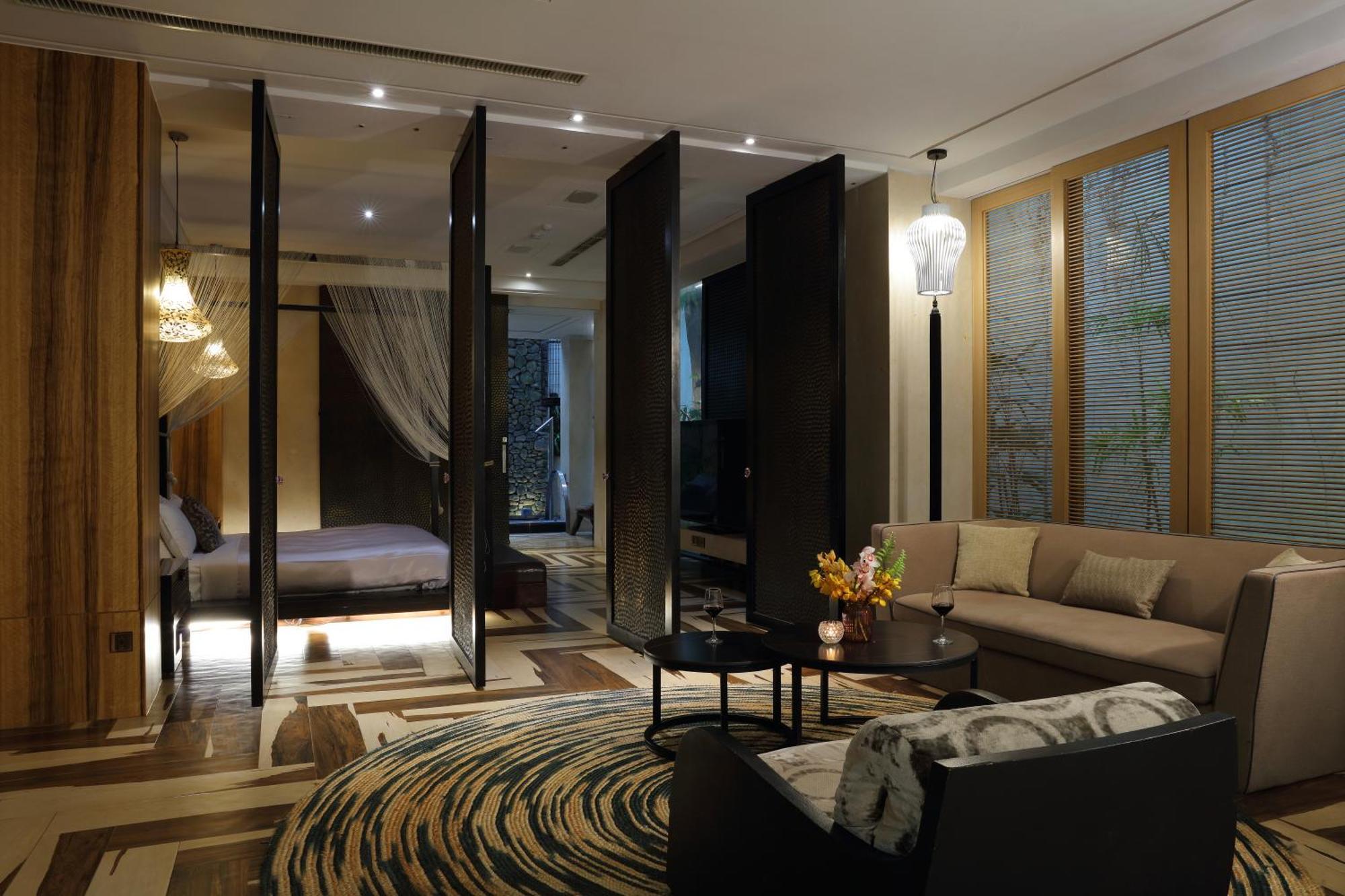 Mulan Motel Taichung Bagian luar foto