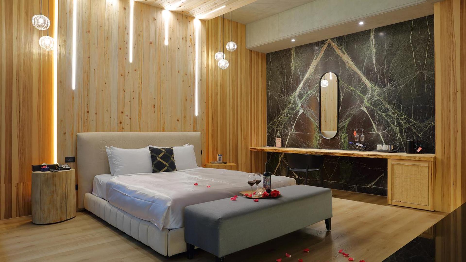 Mulan Motel Taichung Bagian luar foto