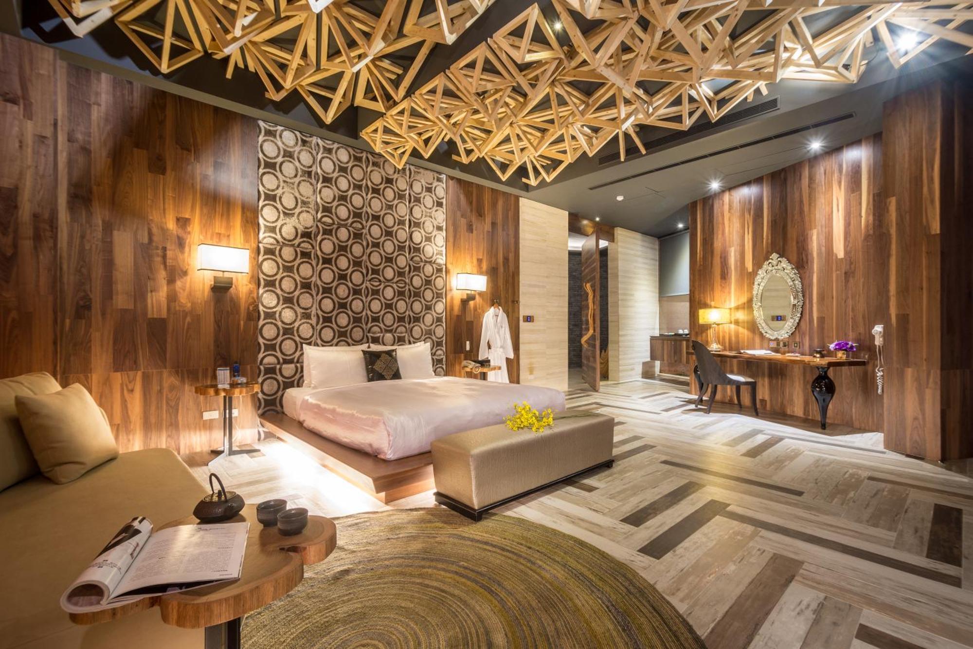 Mulan Motel Taichung Bagian luar foto