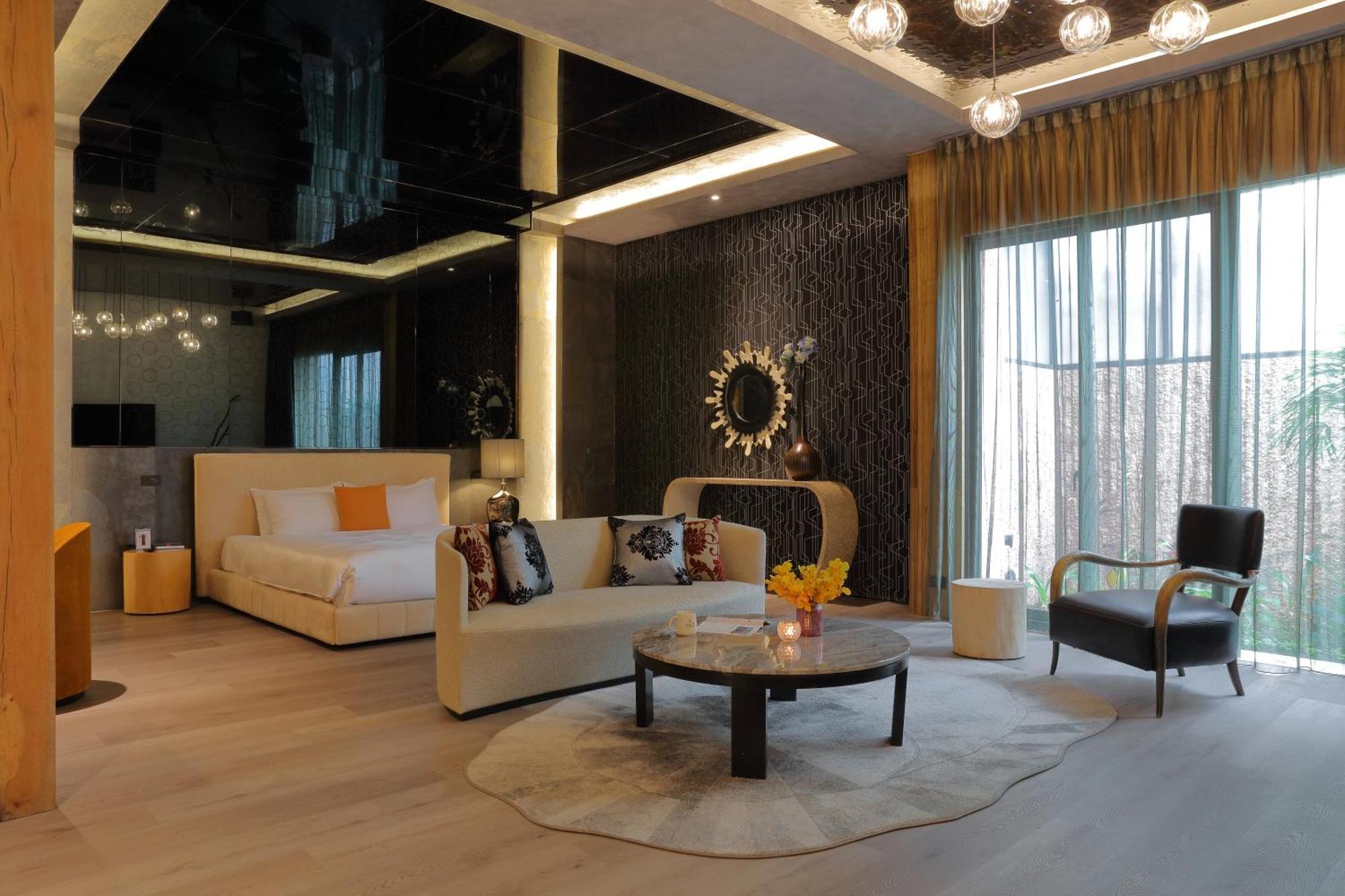 Mulan Motel Taichung Bagian luar foto