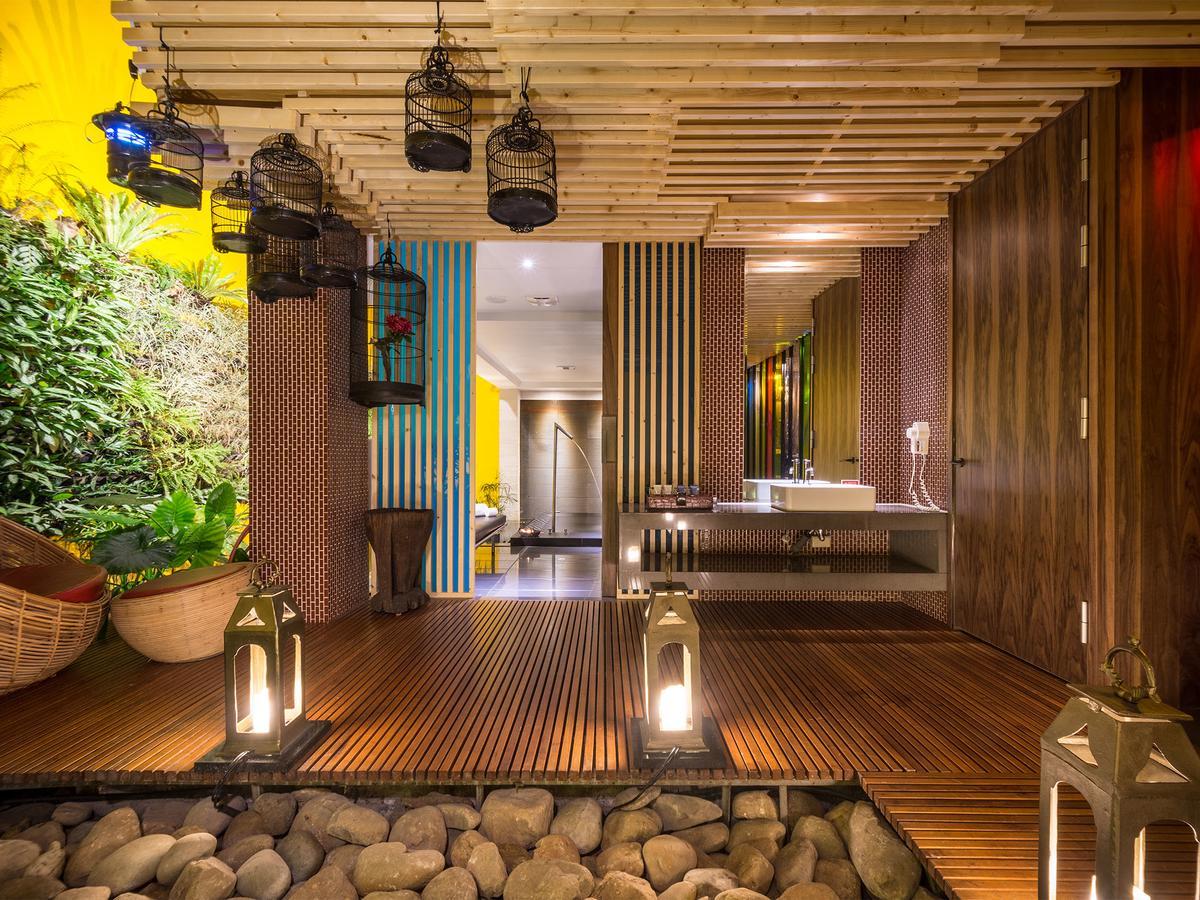 Mulan Motel Taichung Bagian luar foto